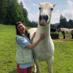 Pferd Wiese fröhlich mit Sonja Bucher